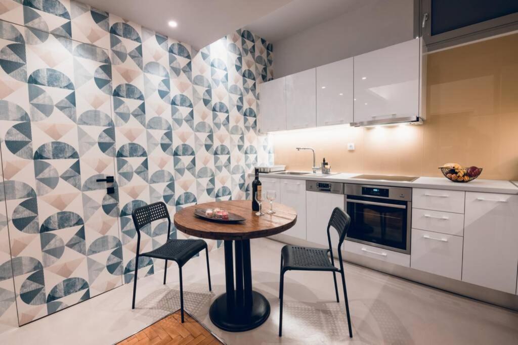 Gk Apartment, Suite Атина Екстериор снимка