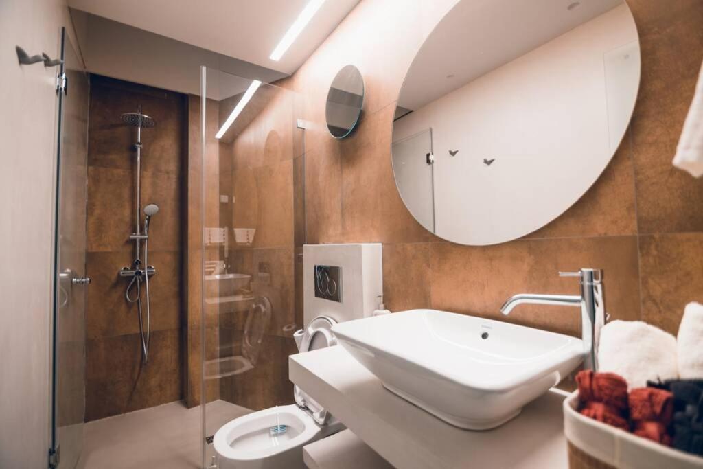 Gk Apartment, Suite Атина Екстериор снимка